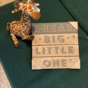 NWT VERY SWEET WALL HANGING FOR THE NURSERY!